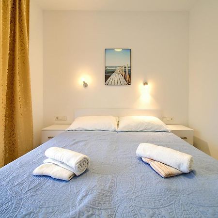 Apartmani Mara Matic Malinska Kültér fotó