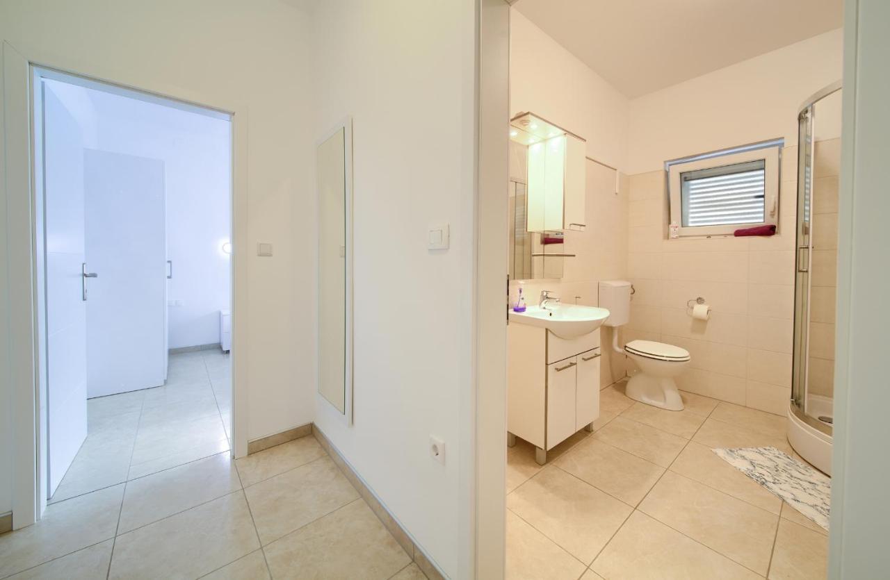 Apartmani Mara Matic Malinska Kültér fotó