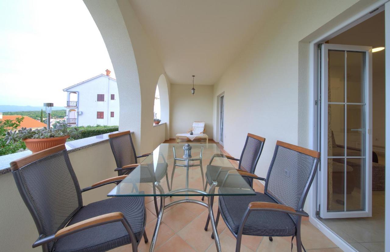 Apartmani Mara Matic Malinska Kültér fotó