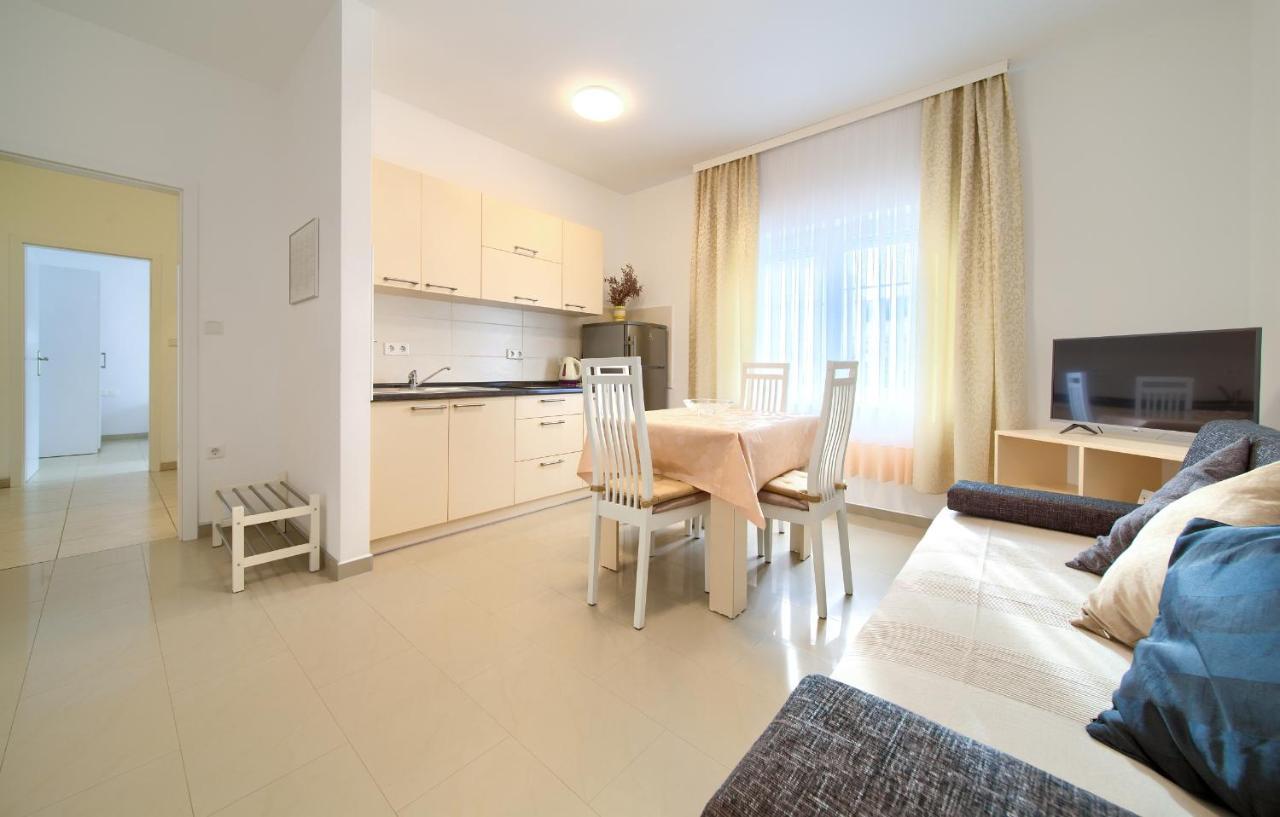 Apartmani Mara Matic Malinska Kültér fotó