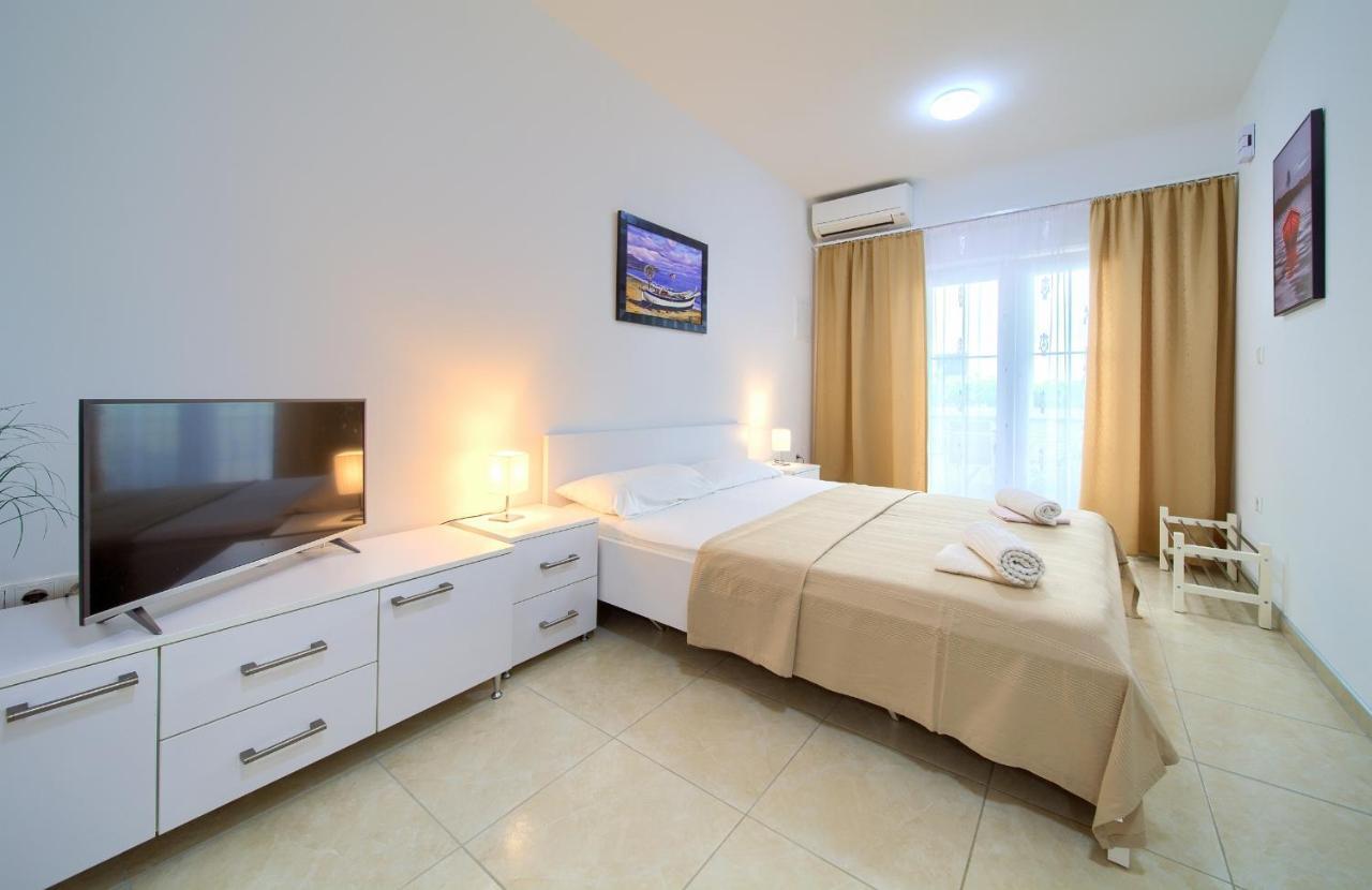 Apartmani Mara Matic Malinska Kültér fotó