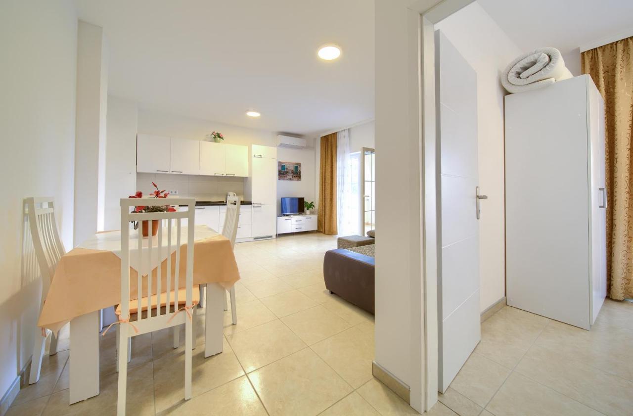 Apartmani Mara Matic Malinska Kültér fotó