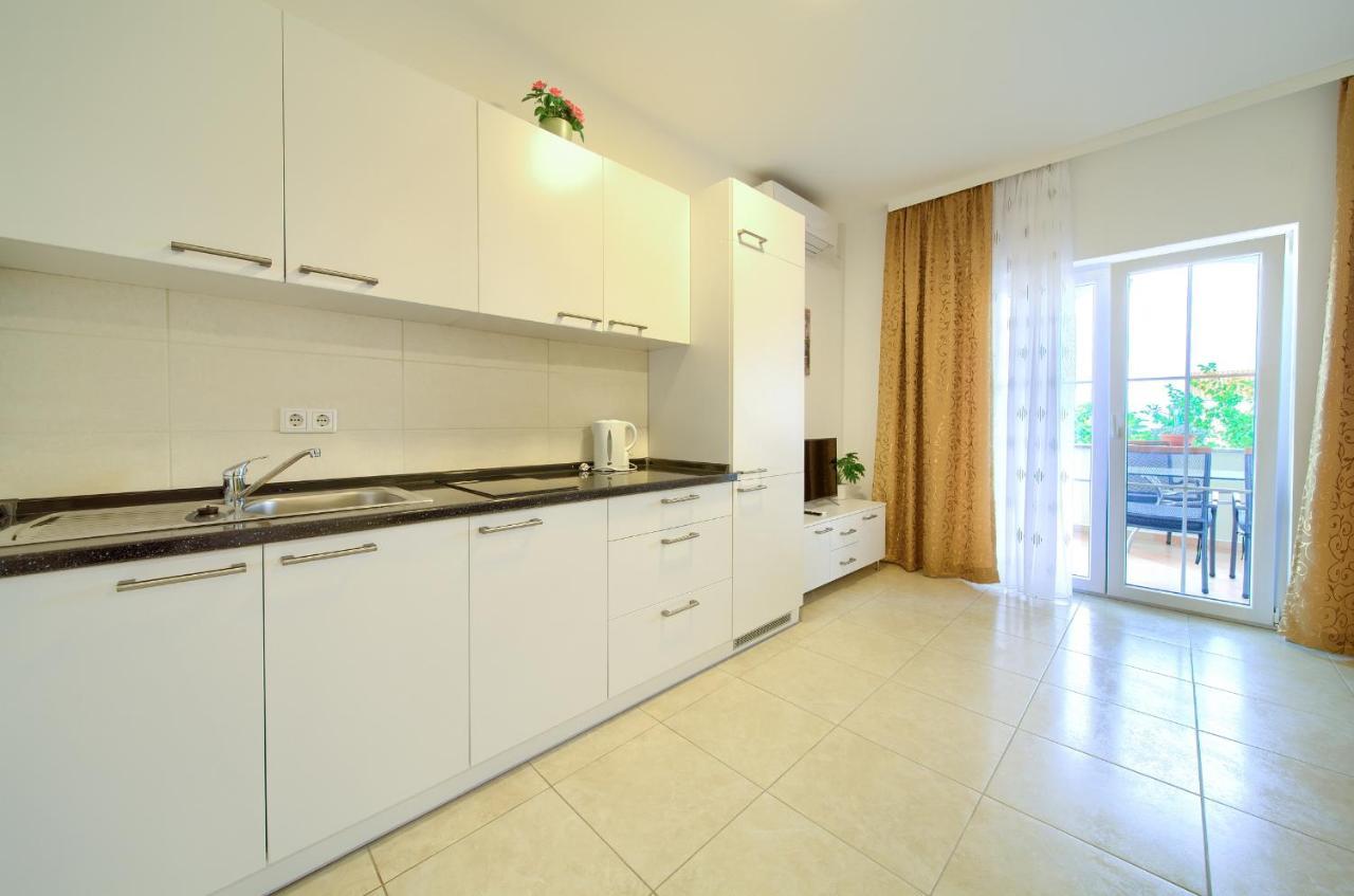 Apartmani Mara Matic Malinska Kültér fotó