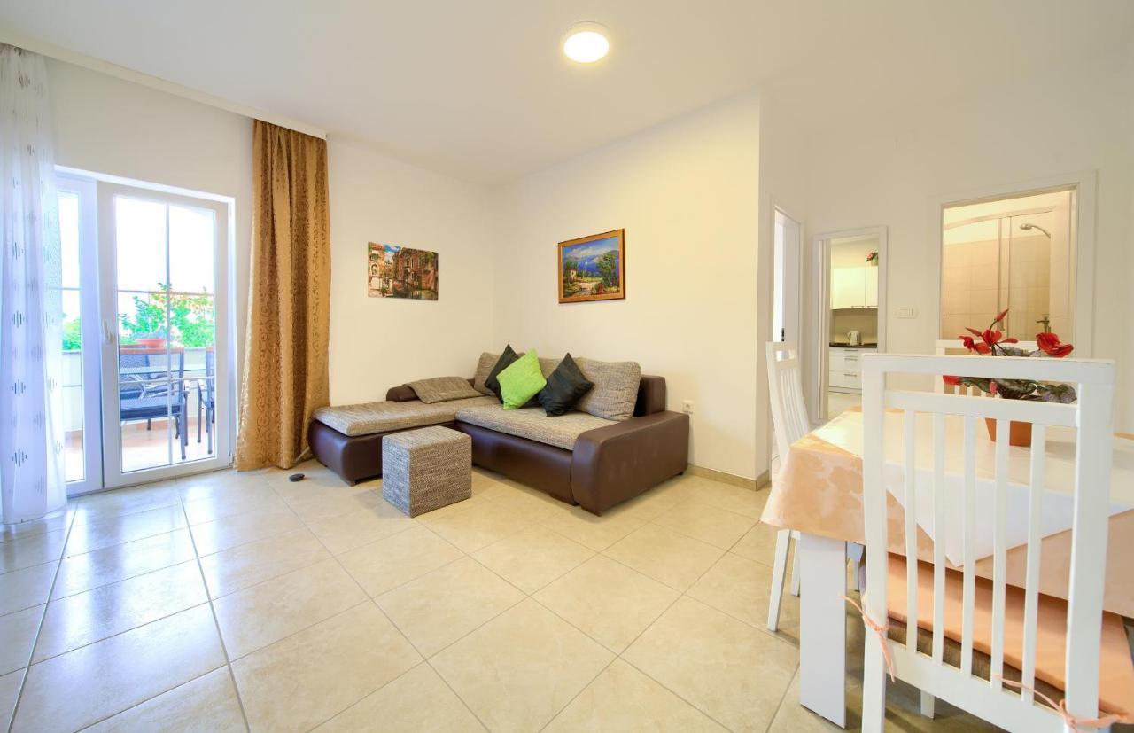 Apartmani Mara Matic Malinska Kültér fotó