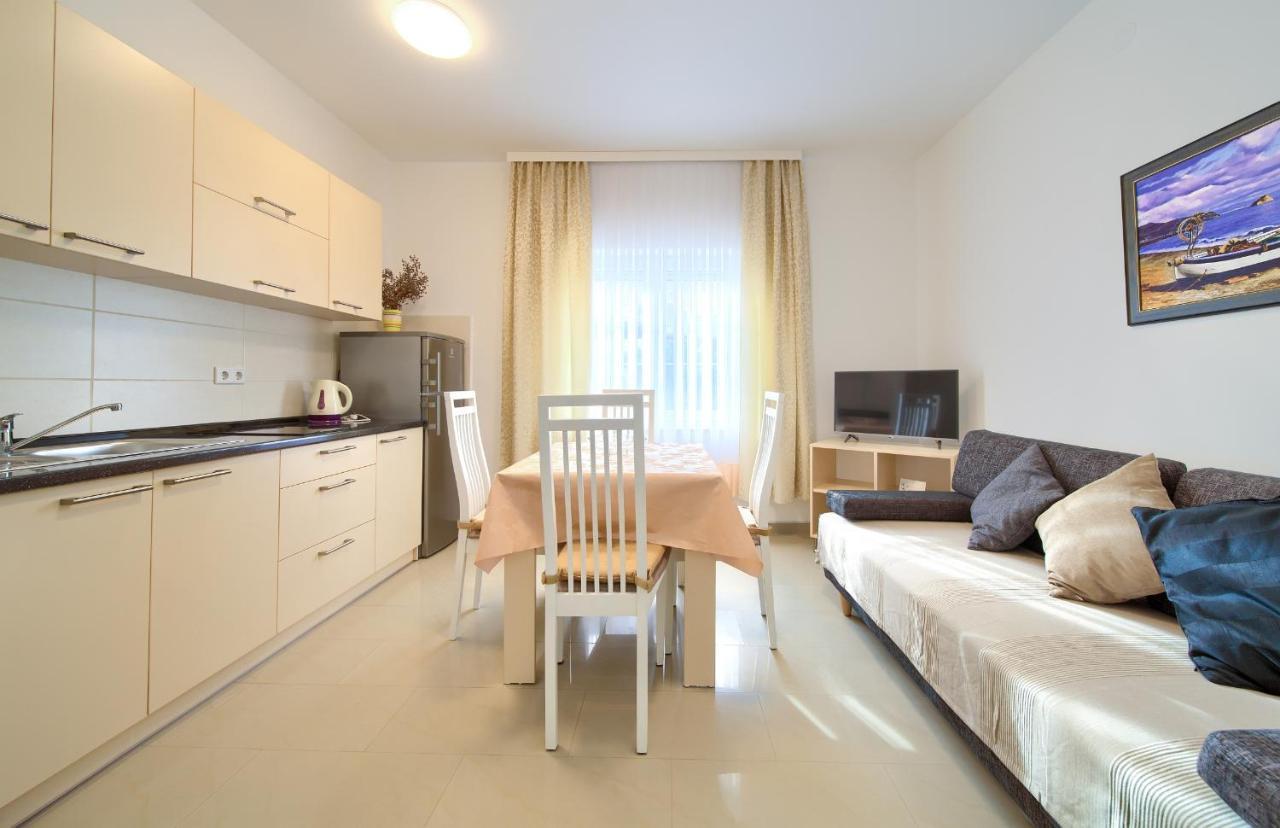 Apartmani Mara Matic Malinska Kültér fotó