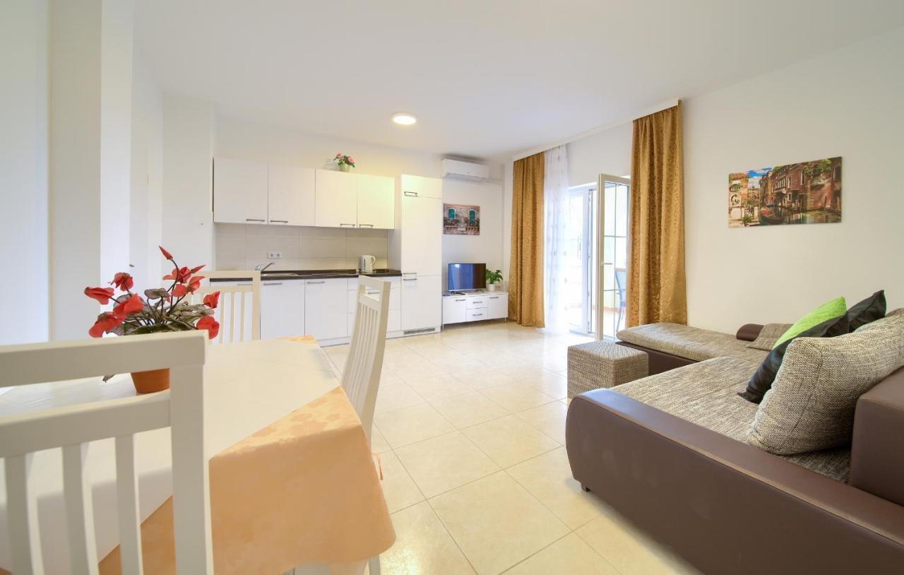 Apartmani Mara Matic Malinska Kültér fotó