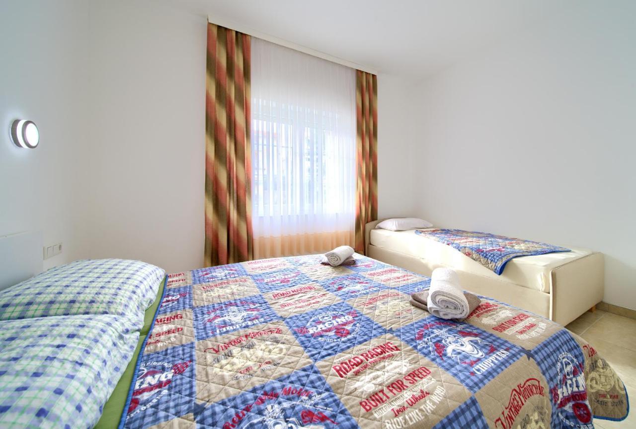 Apartmani Mara Matic Malinska Kültér fotó